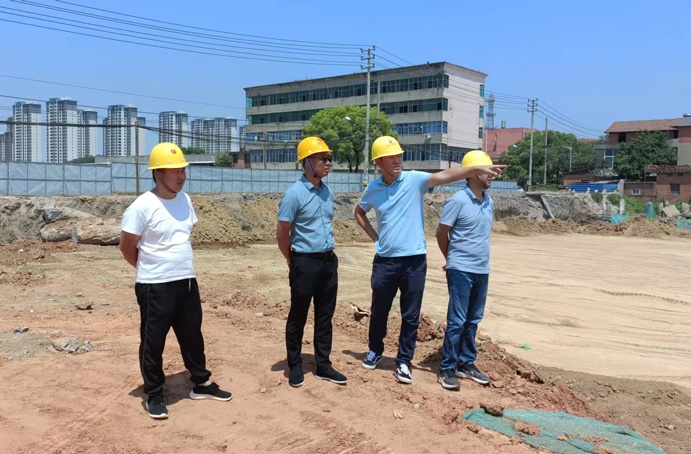 黎德義到廣州路東延工程、昌東三路道路建設工程開展安全質(zhì)量檢查